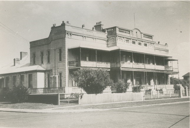 Sir Joseph Banks Hotel, 1933